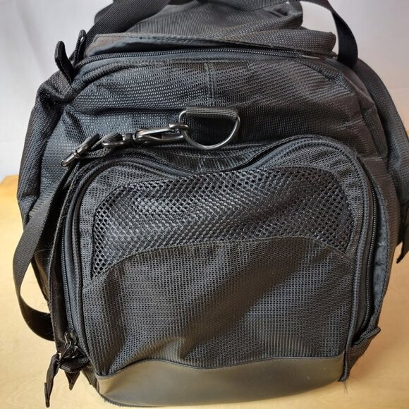 Antigua Brand Duffel Bag - Quality Built Duffel - Perfect for Fitness or Travel - Picture 4 of 16